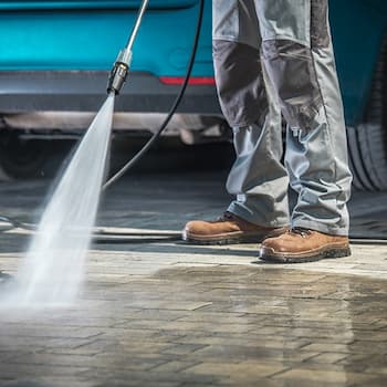 5 Reasons To Hire A Professional Pressure Washer
